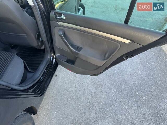 Черный Фольксваген Гольф, объемом двигателя 1.6 л и пробегом 258 тыс. км за 5950 $, фото 16 на Automoto.ua