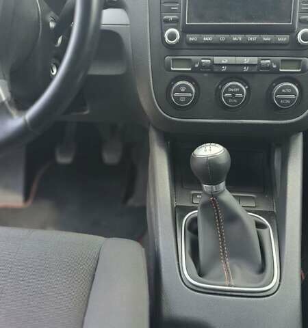 Черный Фольксваген Гольф, объемом двигателя 1.6 л и пробегом 205 тыс. км за 6250 $, фото 10 на Automoto.ua