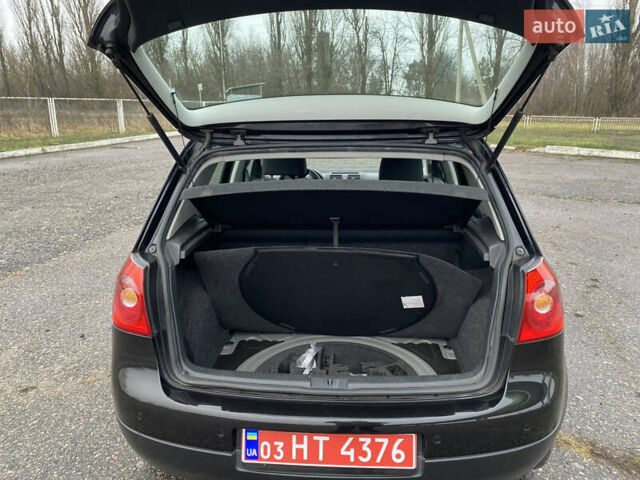 Черный Фольксваген Гольф, объемом двигателя 1.4 л и пробегом 220 тыс. км за 5900 $, фото 12 на Automoto.ua