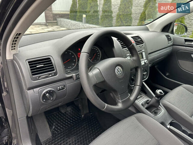 Черный Фольксваген Гольф, объемом двигателя 1.4 л и пробегом 187 тыс. км за 6500 $, фото 63 на Automoto.ua