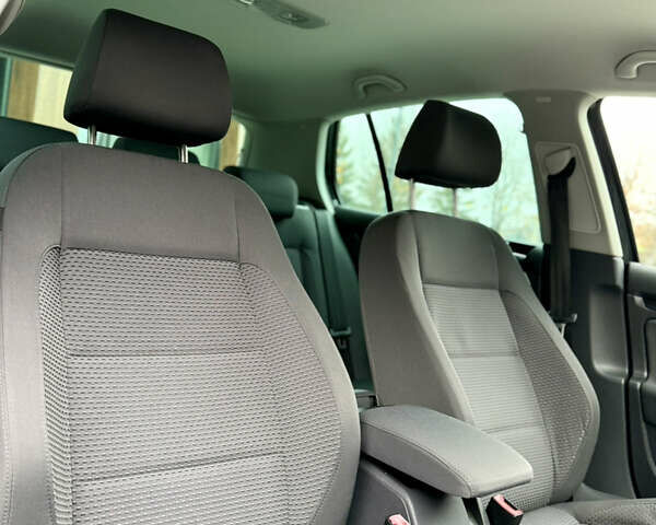 Чорний Фольксваген Гольф, об'ємом двигуна 1.4 л та пробігом 142 тис. км за 7799 $, фото 18 на Automoto.ua