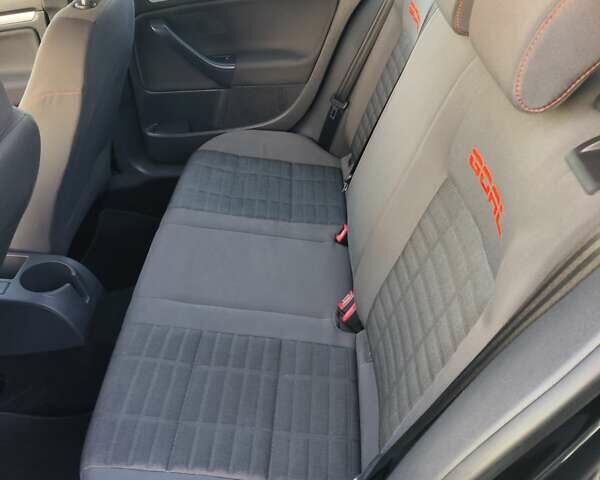 Черный Фольксваген Гольф, объемом двигателя 1.6 л и пробегом 250 тыс. км за 7500 $, фото 16 на Automoto.ua