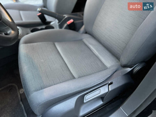 Черный Фольксваген Гольф, объемом двигателя 1.6 л и пробегом 190 тыс. км за 5350 $, фото 21 на Automoto.ua