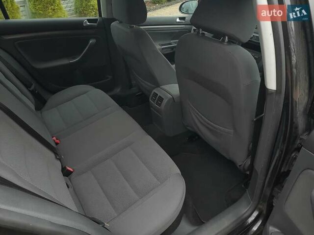 Черный Фольксваген Гольф, объемом двигателя 1.6 л и пробегом 260 тыс. км за 5399 $, фото 34 на Automoto.ua