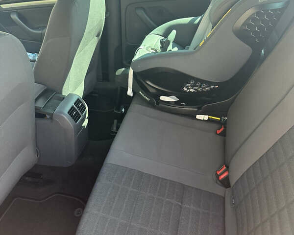 Чорний Фольксваген Гольф, об'ємом двигуна 1.6 л та пробігом 283 тис. км за 6400 $, фото 9 на Automoto.ua