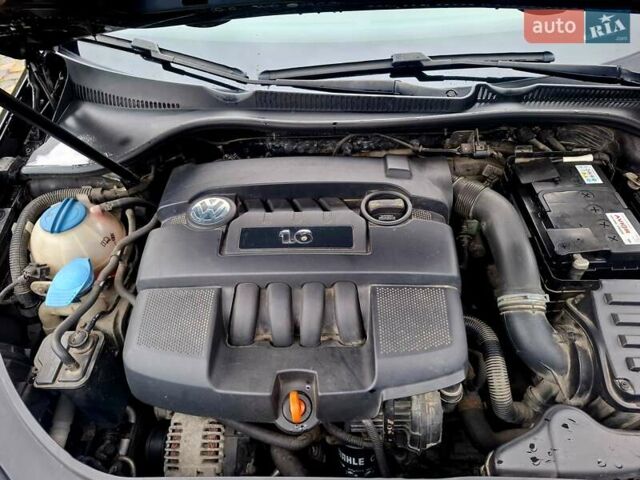 Черный Фольксваген Гольф, объемом двигателя 1.6 л и пробегом 219 тыс. км за 6400 $, фото 1 на Automoto.ua