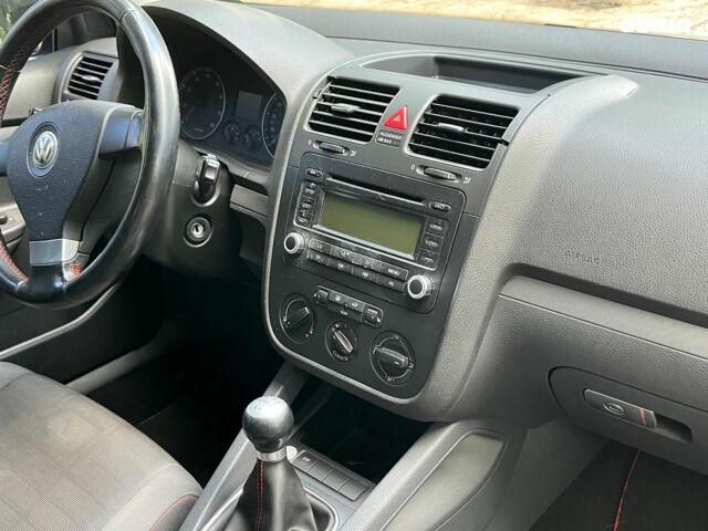 Чорний Фольксваген Гольф, об'ємом двигуна 1.6 л та пробігом 255 тис. км за 4990 $, фото 31 на Automoto.ua