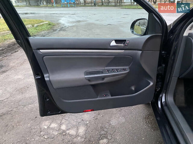 Чорний Фольксваген Гольф, об'ємом двигуна 1.6 л та пробігом 233 тис. км за 6800 $, фото 35 на Automoto.ua