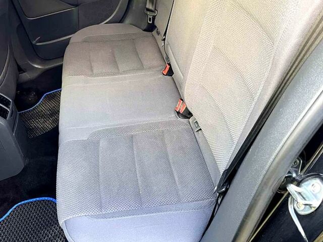 Черный Фольксваген Гольф, объемом двигателя 2 л и пробегом 233 тыс. км за 6200 $, фото 4 на Automoto.ua