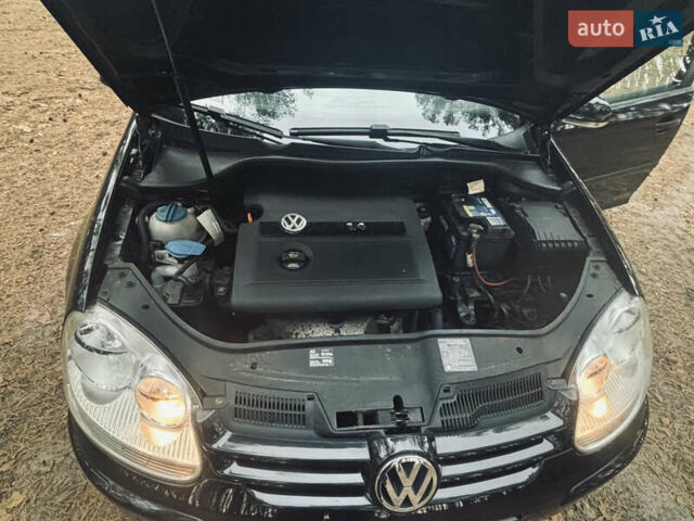 Черный Фольксваген Гольф, объемом двигателя 1.4 л и пробегом 268 тыс. км за 5650 $, фото 41 на Automoto.ua