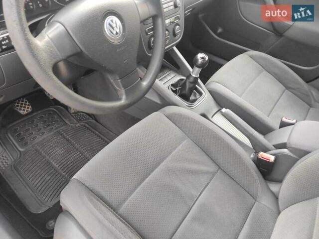 Черный Фольксваген Гольф, объемом двигателя 1.6 л и пробегом 188 тыс. км за 5500 $, фото 12 на Automoto.ua