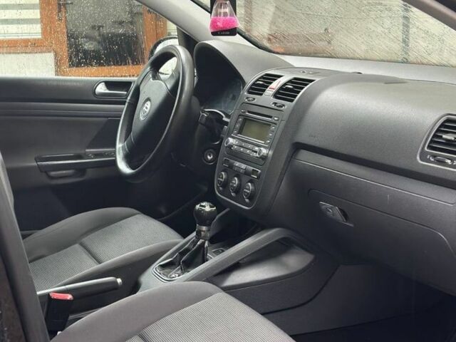 Черный Фольксваген Гольф, объемом двигателя 1.4 л и пробегом 260 тыс. км за 4900 $, фото 5 на Automoto.ua