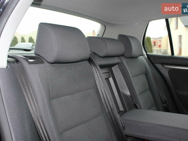 Черный Фольксваген Гольф, объемом двигателя 1.6 л и пробегом 203 тыс. км за 5890 $, фото 68 на Automoto.ua