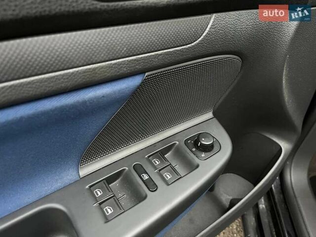 Черный Фольксваген Гольф, объемом двигателя 1.39 л и пробегом 268 тыс. км за 6490 $, фото 15 на Automoto.ua