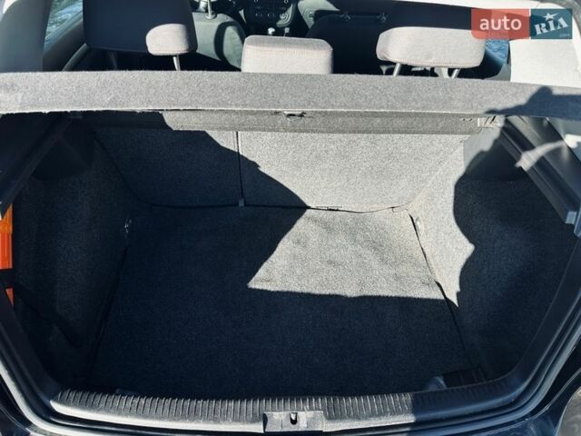 Черный Фольксваген Гольф, объемом двигателя 1.6 л и пробегом 210 тыс. км за 6350 $, фото 13 на Automoto.ua