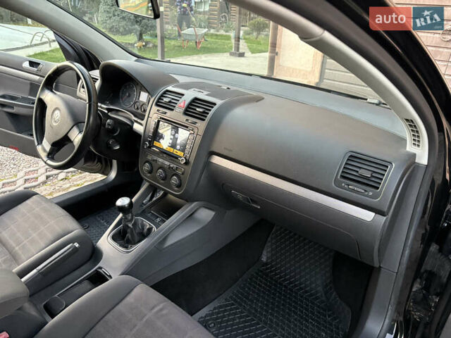 Черный Фольксваген Гольф, объемом двигателя 1.6 л и пробегом 240 тыс. км за 6150 $, фото 24 на Automoto.ua