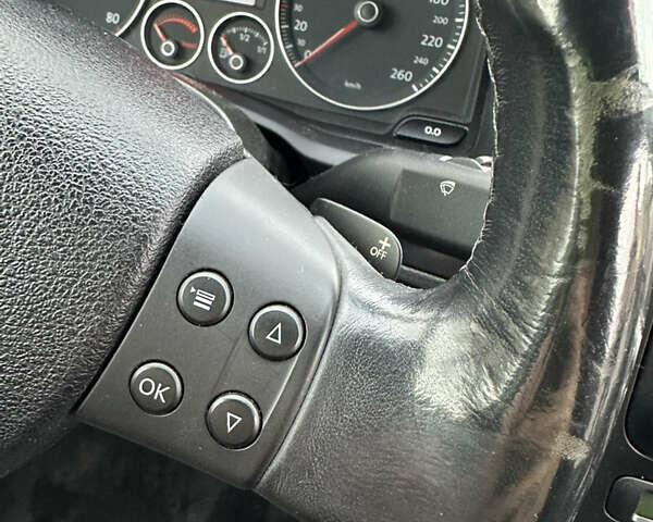 Черный Фольксваген Гольф, объемом двигателя 1.4 л и пробегом 193 тыс. км за 5500 $, фото 12 на Automoto.ua