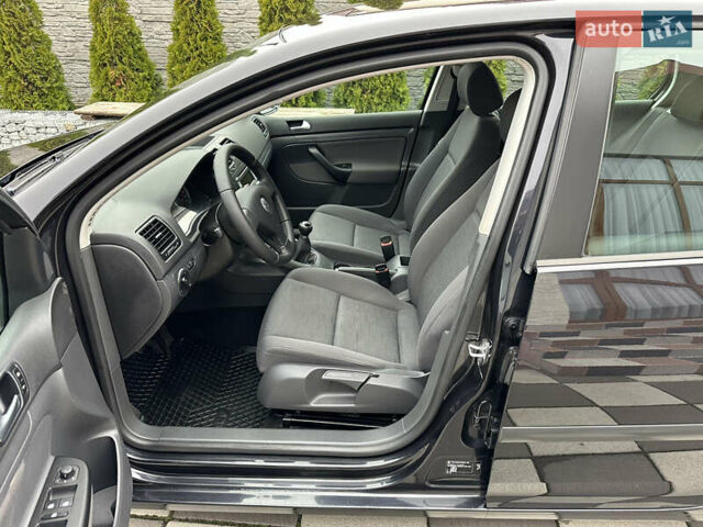 Черный Фольксваген Гольф, объемом двигателя 1.4 л и пробегом 187 тыс. км за 6500 $, фото 29 на Automoto.ua