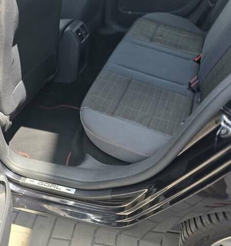 Черный Фольксваген Гольф, объемом двигателя 1.6 л и пробегом 205 тыс. км за 6250 $, фото 13 на Automoto.ua