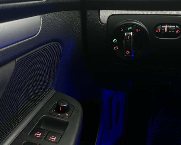 Черный Фольксваген Гольф, объемом двигателя 1.6 л и пробегом 186 тыс. км за 6600 $, фото 14 на Automoto.ua