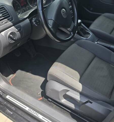 Черный Фольксваген Гольф, объемом двигателя 1.6 л и пробегом 205 тыс. км за 6250 $, фото 11 на Automoto.ua