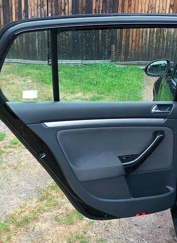 Черный Фольксваген Гольф, объемом двигателя 1.39 л и пробегом 298 тыс. км за 5500 $, фото 6 на Automoto.ua