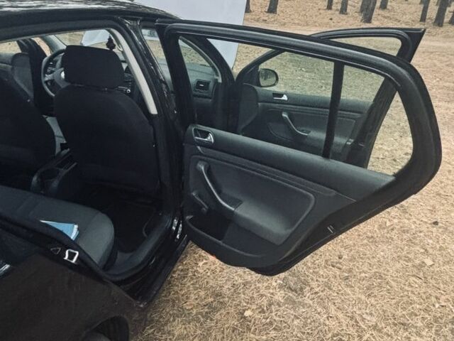 Черный Фольксваген Гольф, объемом двигателя 1.4 л и пробегом 268 тыс. км за 5600 $, фото 14 на Automoto.ua