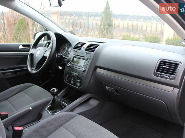 Чорний Фольксваген Гольф, об'ємом двигуна 1.6 л та пробігом 205 тис. км за 5690 $, фото 73 на Automoto.ua