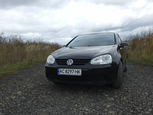 Черный Фольксваген Гольф, объемом двигателя 1.6 л и пробегом 220 тыс. км за 5250 $, фото 1 на Automoto.ua