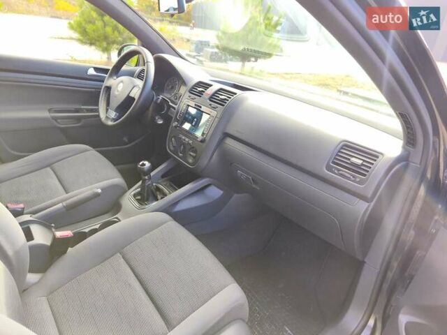 Фольксваген Гольф 2006 в Хмельницком на Automoto.ua Черный Фольксваген Гольф, объемом двигателя 1.6 л и пробегом 247 тыс. км за 6400 $, фото 63 на Automoto.ua