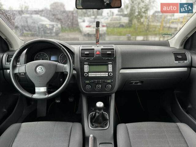 Черный Фольксваген Гольф, объемом двигателя 1.6 л и пробегом 221 тыс. км за 6600 $, фото 52 на Automoto.ua