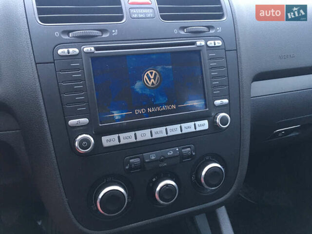 Чорний Фольксваген Гольф, об'ємом двигуна 1.6 л та пробігом 198 тис. км за 5850 $, фото 28 на Automoto.ua