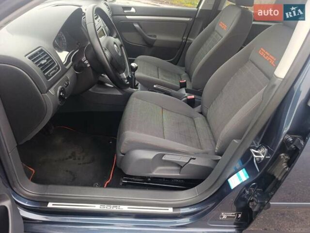 Черный Фольксваген Гольф, объемом двигателя 1.6 л и пробегом 202 тыс. км за 5999 $, фото 22 на Automoto.ua