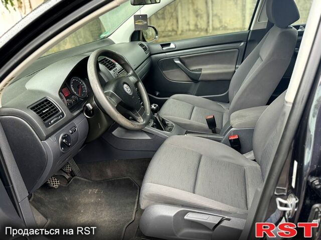 Черный Фольксваген Гольф, объемом двигателя 1.6 л и пробегом 195 тыс. км за 5700 $, фото 5 на Automoto.ua