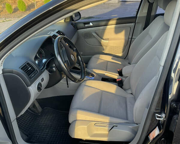 Черный Фольксваген Гольф, объемом двигателя 1.6 л и пробегом 138 тыс. км за 6500 $, фото 6 на Automoto.ua