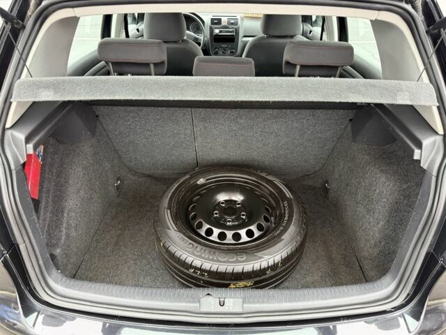 Черный Фольксваген Гольф, объемом двигателя 1.6 л и пробегом 265 тыс. км за 6300 $, фото 14 на Automoto.ua