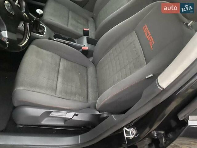 Черный Фольксваген Гольф, объемом двигателя 1.6 л и пробегом 246 тыс. км за 5200 $, фото 11 на Automoto.ua