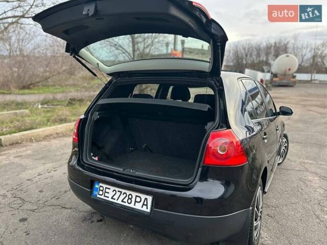 Черный Фольксваген Гольф, объемом двигателя 1.6 л и пробегом 196 тыс. км за 6500 $, фото 2 на Automoto.ua