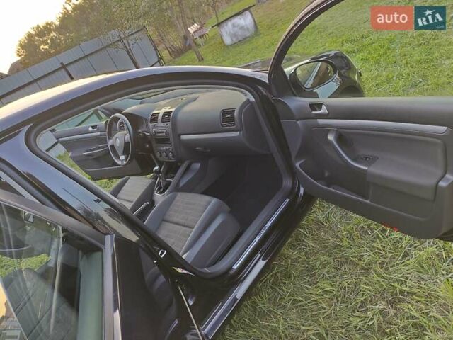 Черный Фольксваген Гольф, объемом двигателя 1.6 л и пробегом 250 тыс. км за 7500 $, фото 20 на Automoto.ua