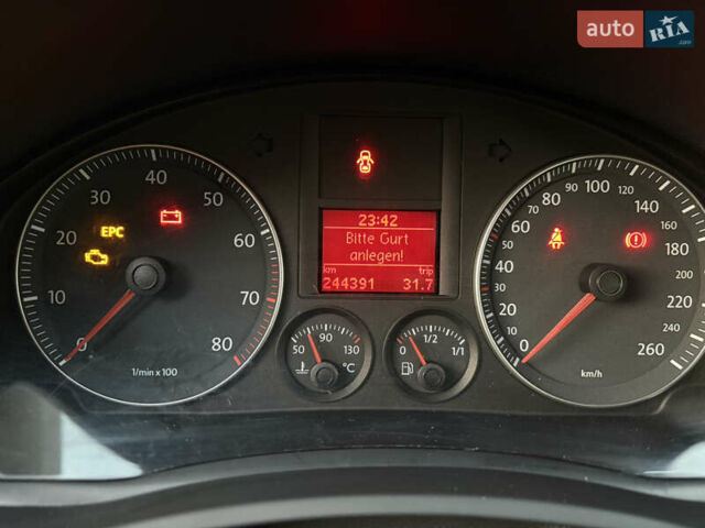 Черный Фольксваген Гольф, объемом двигателя 1.6 л и пробегом 240 тыс. км за 6150 $, фото 30 на Automoto.ua
