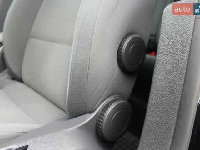 Чорний Фольксваген Гольф, об'ємом двигуна 1.6 л та пробігом 205 тис. км за 5690 $, фото 38 на Automoto.ua