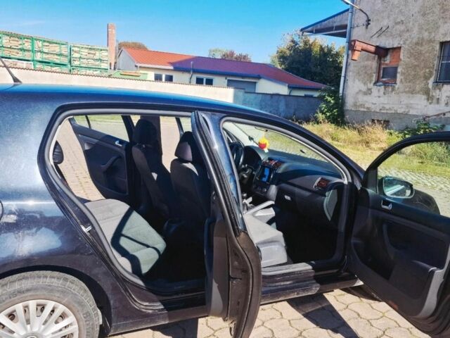 Черный Фольксваген Гольф, объемом двигателя 1.6 л и пробегом 200 тыс. км за 4850 $, фото 5 на Automoto.ua