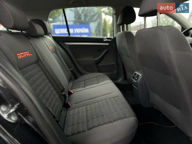 Черный Фольксваген Гольф, объемом двигателя 1.6 л и пробегом 221 тыс. км за 6600 $, фото 42 на Automoto.ua