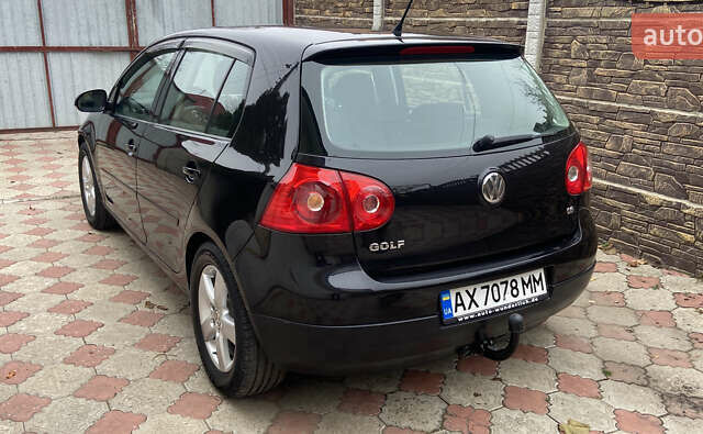 Черный Фольксваген Гольф, объемом двигателя 1.6 л и пробегом 246 тыс. км за 6500 $, фото 1 на Automoto.ua