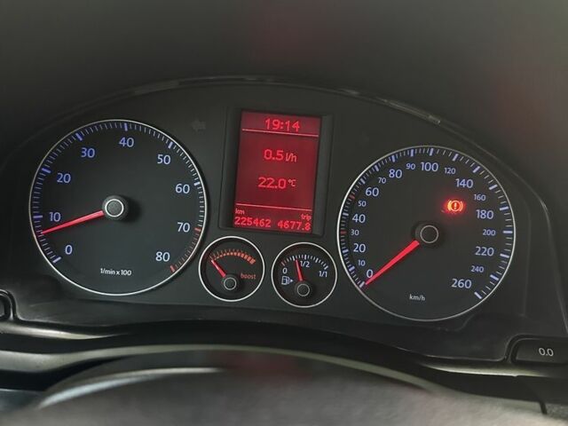 Черный Фольксваген Гольф, объемом двигателя 1.4 л и пробегом 233 тыс. км за 4750 $, фото 2 на Automoto.ua