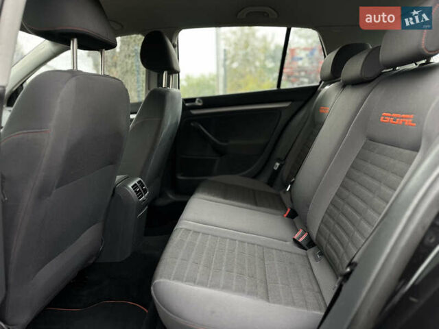 Черный Фольксваген Гольф, объемом двигателя 1.6 л и пробегом 221 тыс. км за 6600 $, фото 37 на Automoto.ua