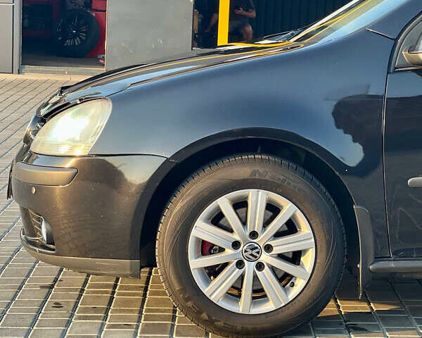 Черный Фольксваген Гольф, объемом двигателя 1.6 л и пробегом 209 тыс. км за 6300 $, фото 1 на Automoto.ua