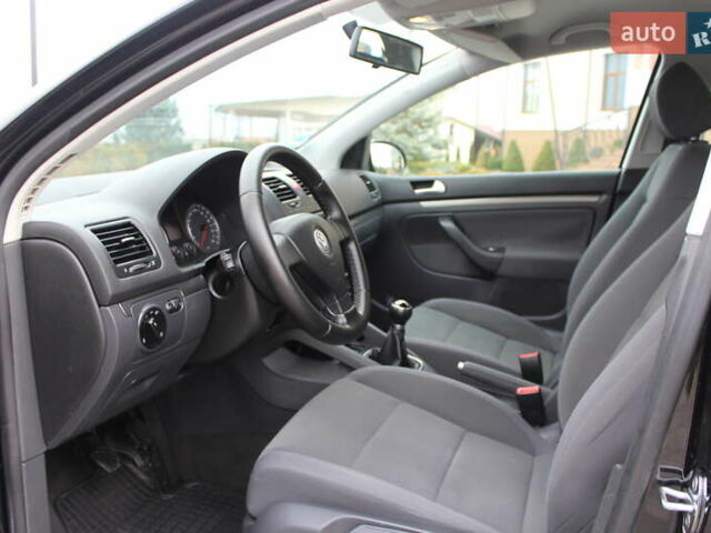 Чорний Фольксваген Гольф, об'ємом двигуна 1.6 л та пробігом 205 тис. км за 5690 $, фото 33 на Automoto.ua