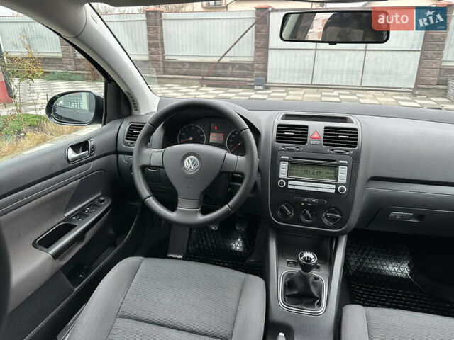 Черный Фольксваген Гольф, объемом двигателя 1.4 л и пробегом 187 тыс. км за 6500 $, фото 67 на Automoto.ua