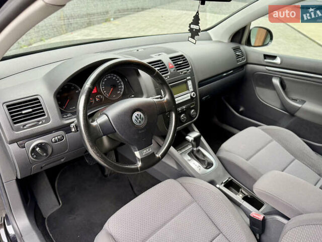 Чорний Фольксваген Гольф, об'ємом двигуна 1.4 л та пробігом 142 тис. км за 7799 $, фото 21 на Automoto.ua